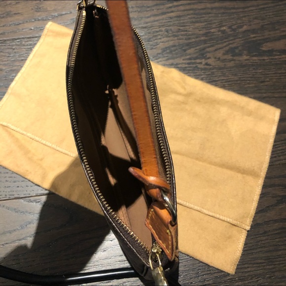 Authentic Louis Vuitton Monogram pochette - Picture 2 of 13